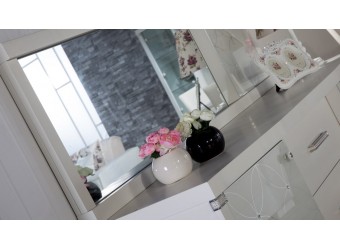 Прямоугольное настенное зеркало в гостиную Мира MIRA-10 белое